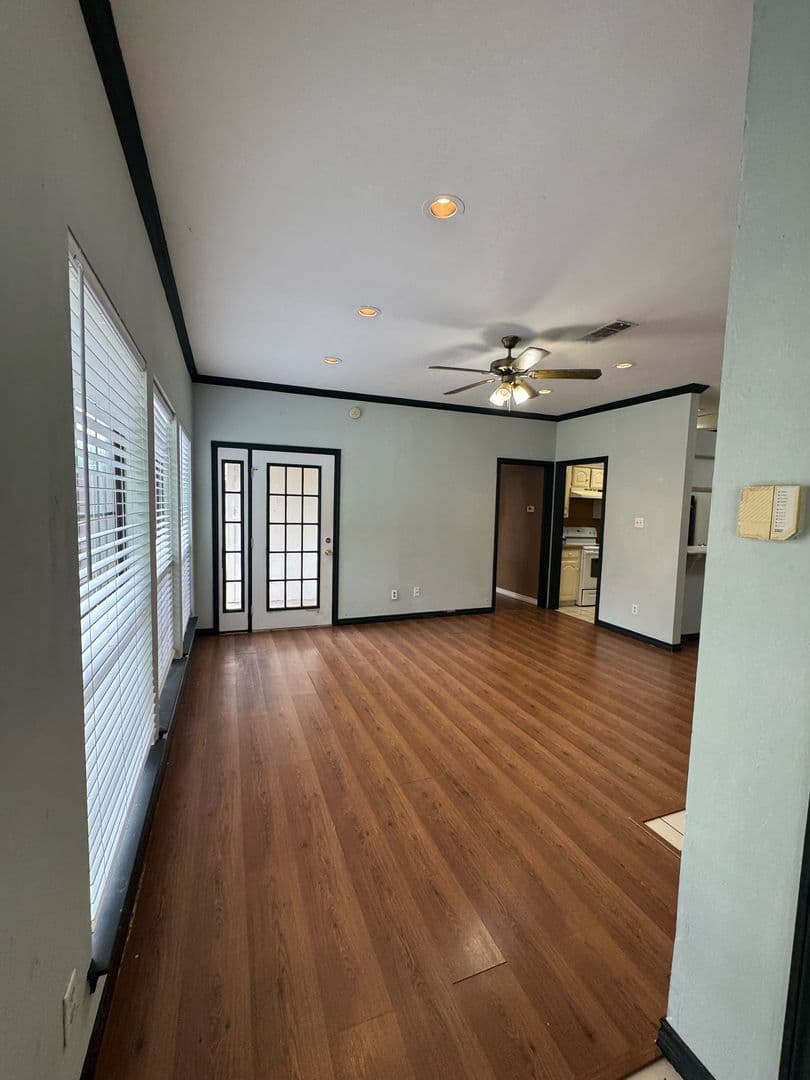Denton House: 201 E Windsor Dr