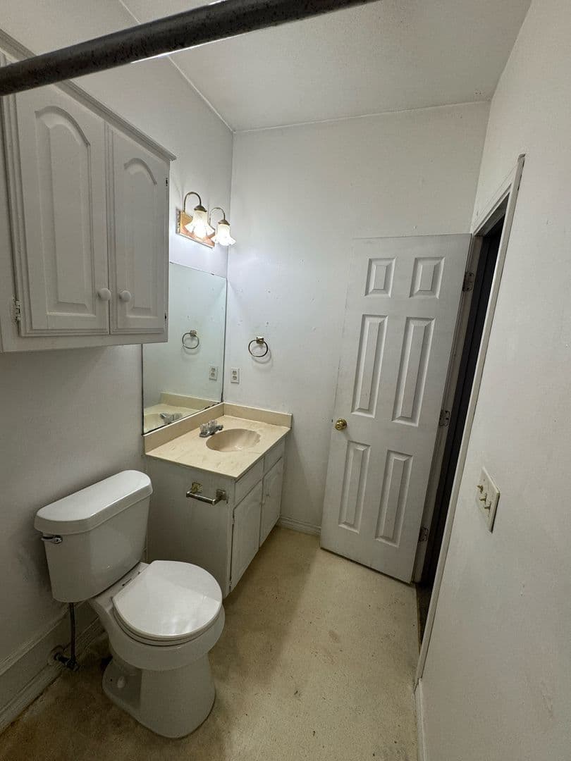 Denton House: 201 E Windsor Dr