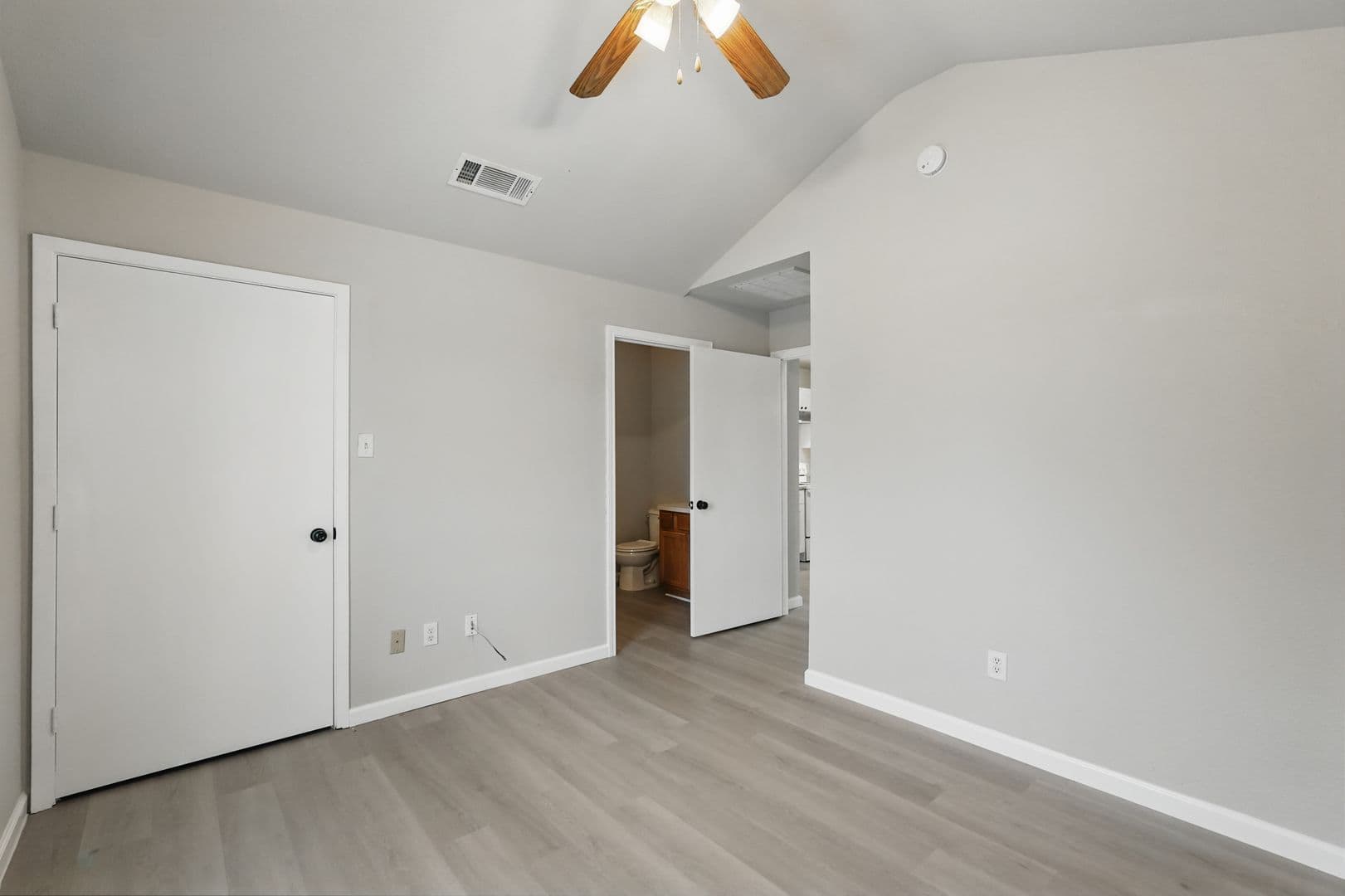 Lancaster House: 921 Potomac Dr