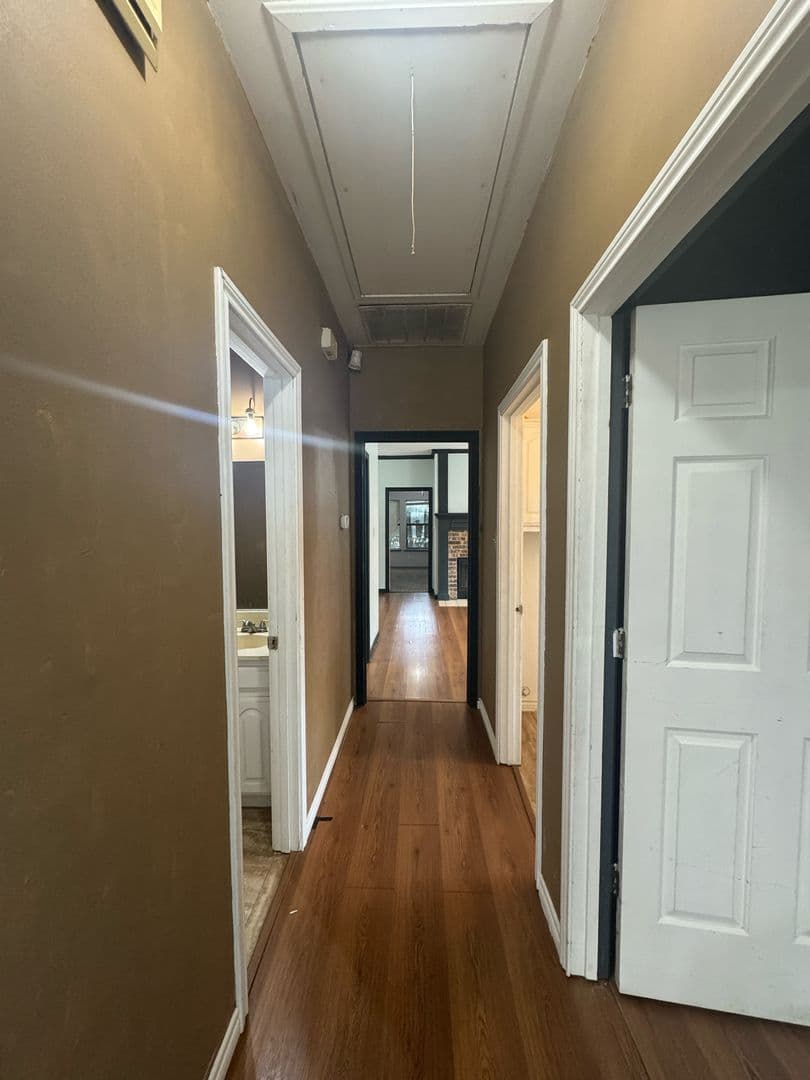 Denton House: 201 E Windsor Dr