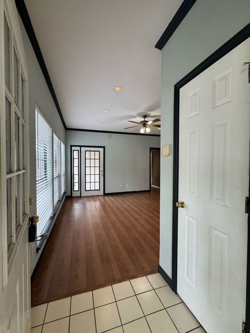 Denton House: 201 E Windsor Dr