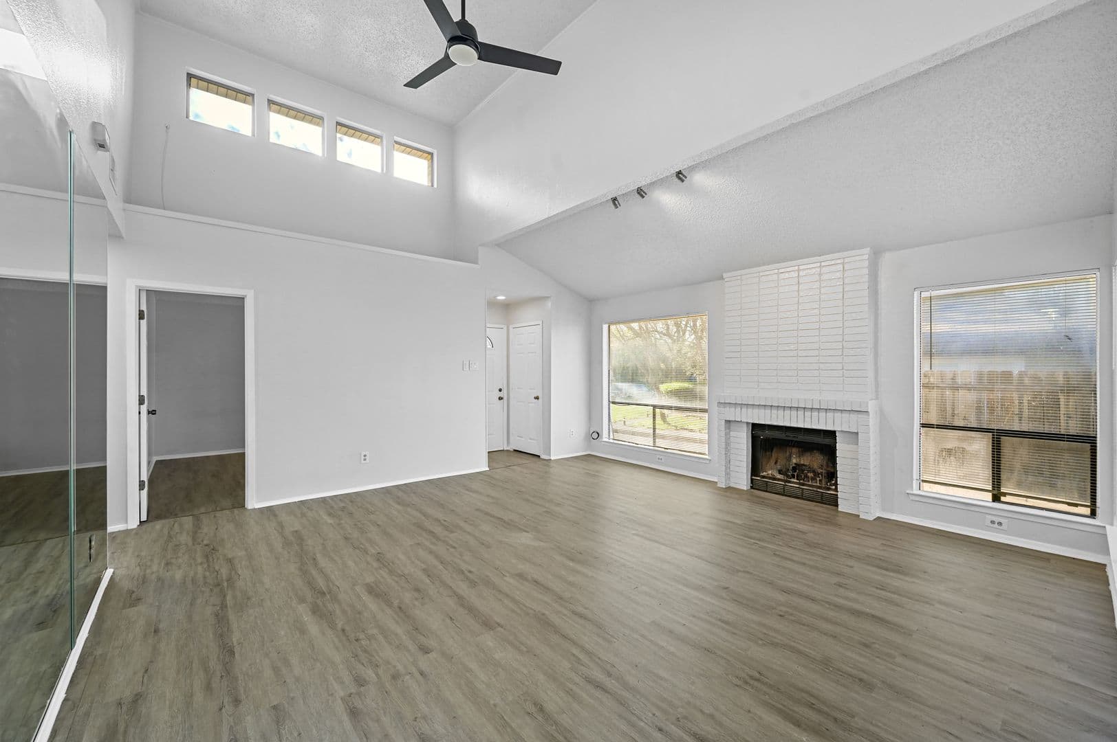 Lewisville House: 522 Hunters Glen St.