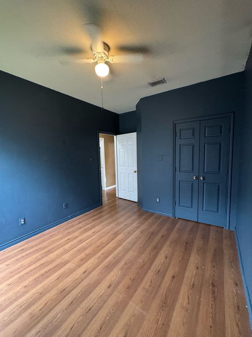 Denton House: 201 E Windsor Dr