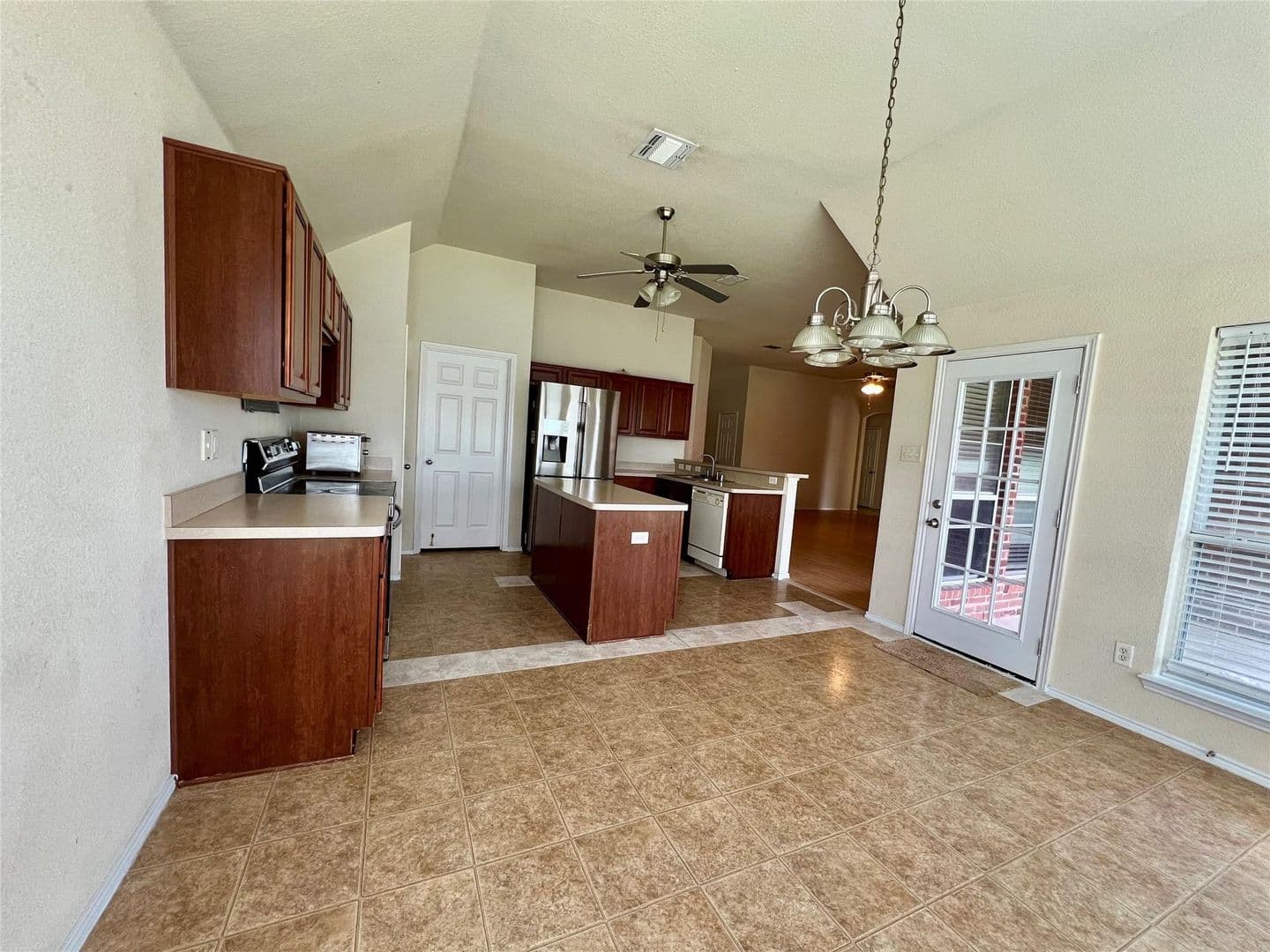 Arlington House: 1801 Kathryn Ct