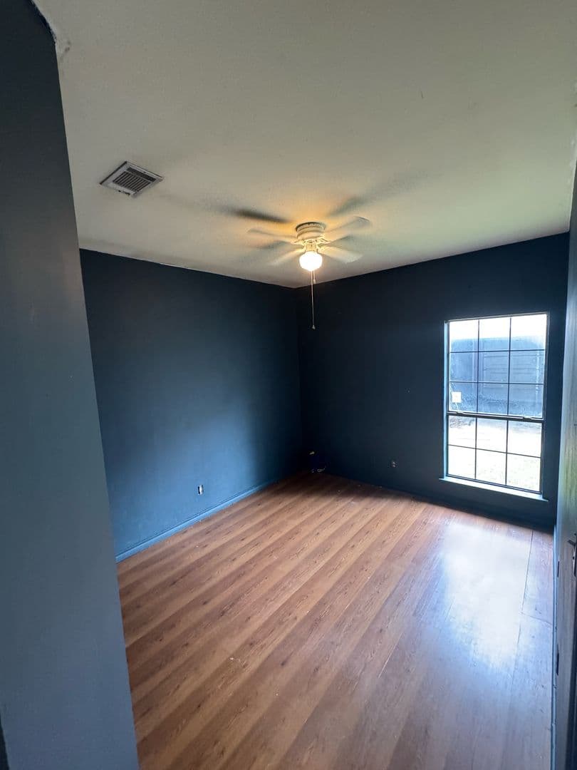 Denton House: 201 E Windsor Dr