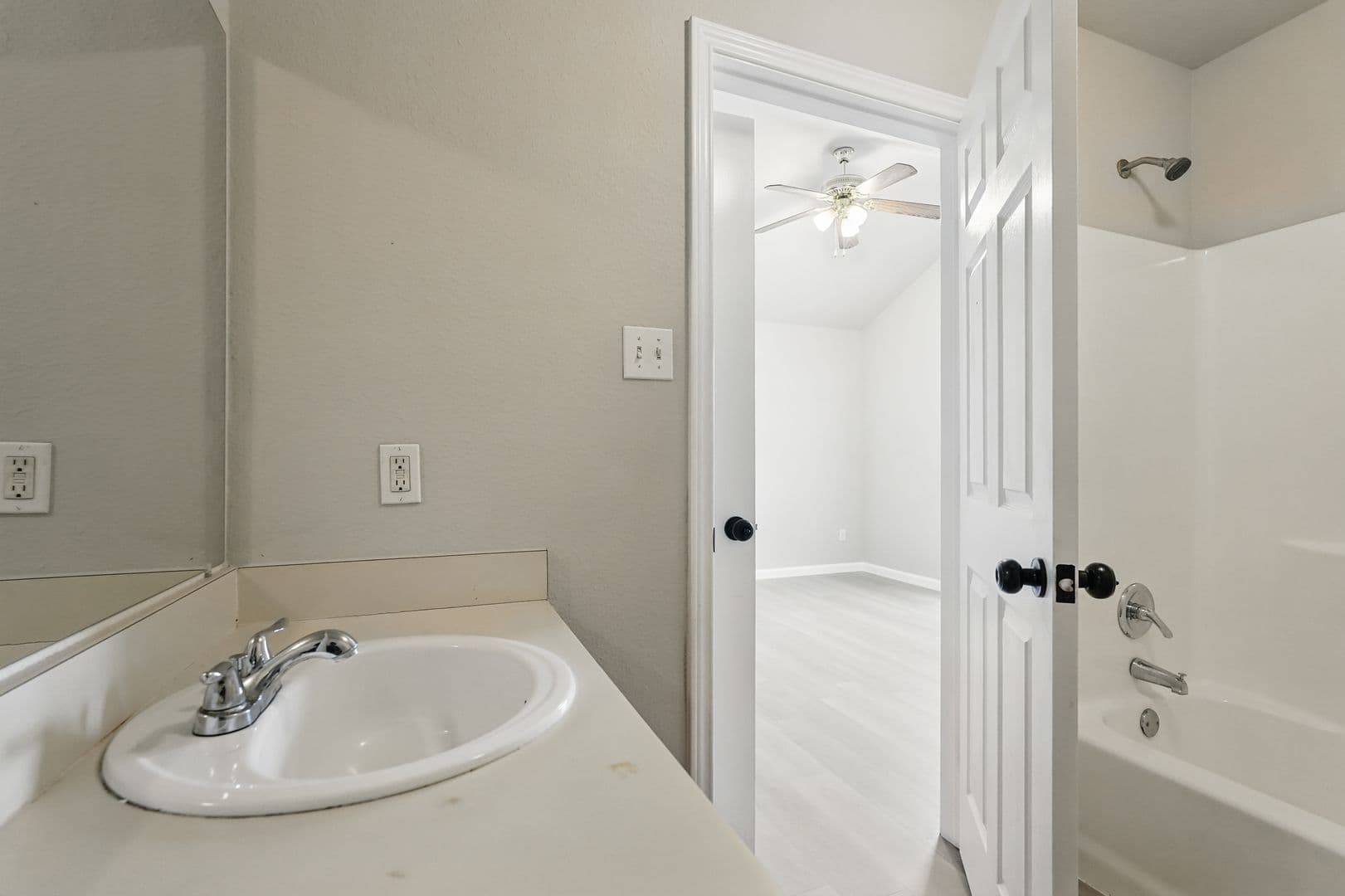 Lancaster House: 921 Potomac Dr