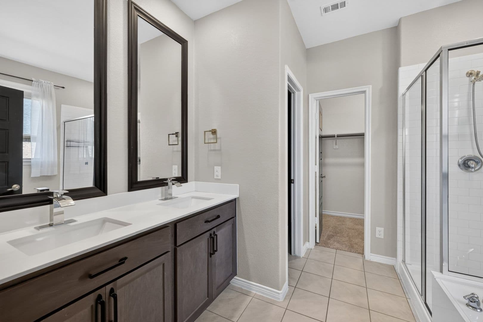 Pilot Point House: 108 Lakeview Cir