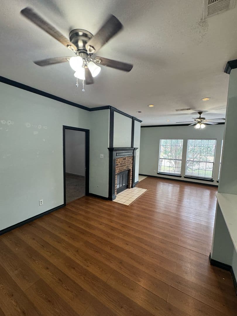 Denton House: 201 E Windsor Dr