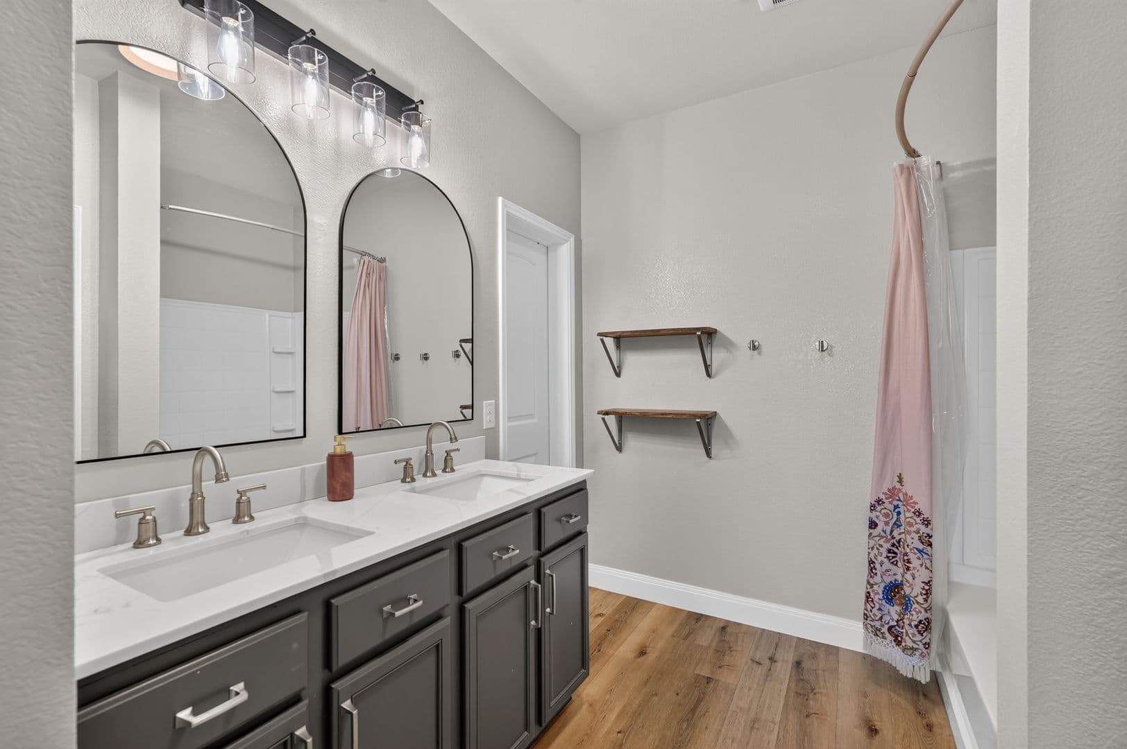 Wylie House: 1722 Oak Glen Dr