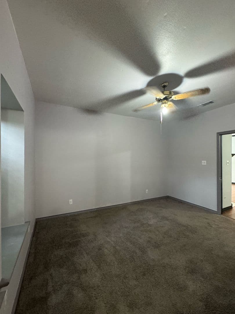 Denton House: 201 E Windsor Dr