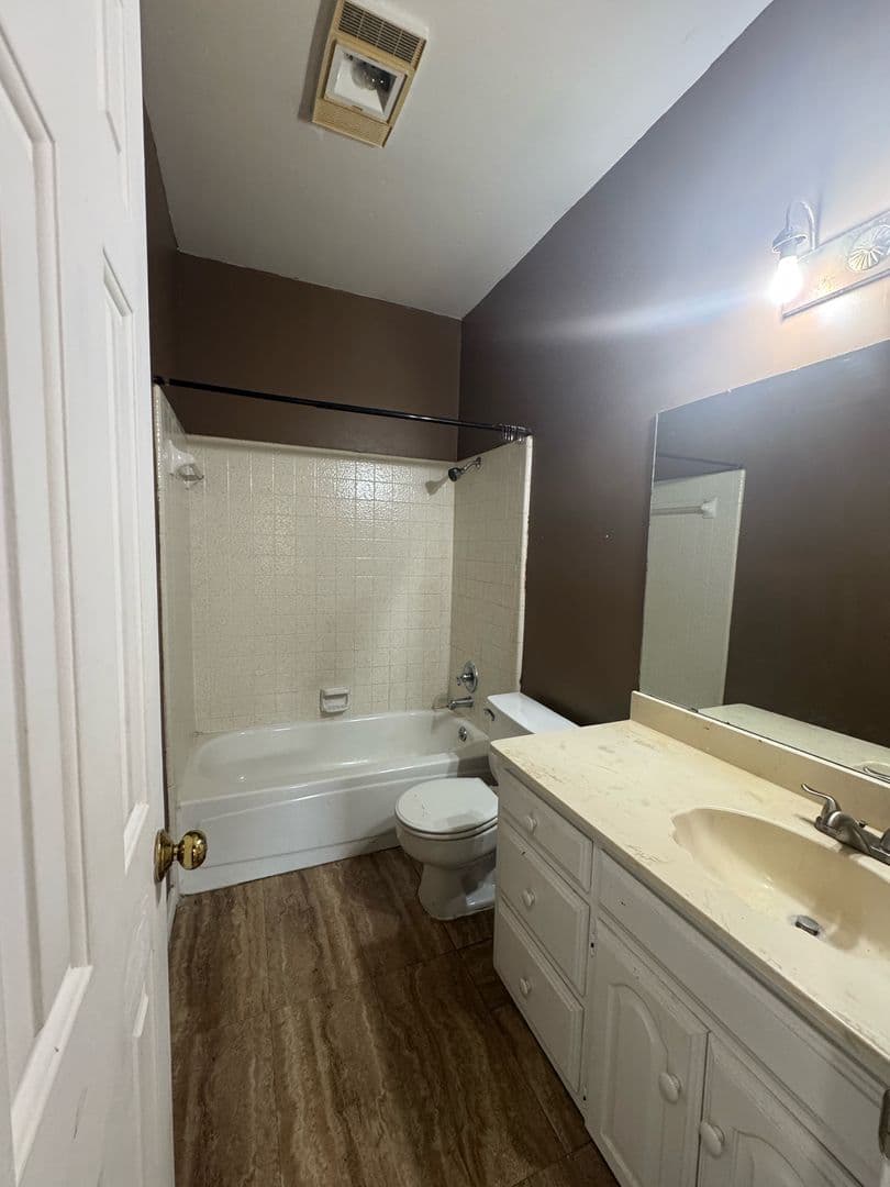 Denton House: 201 E Windsor Dr