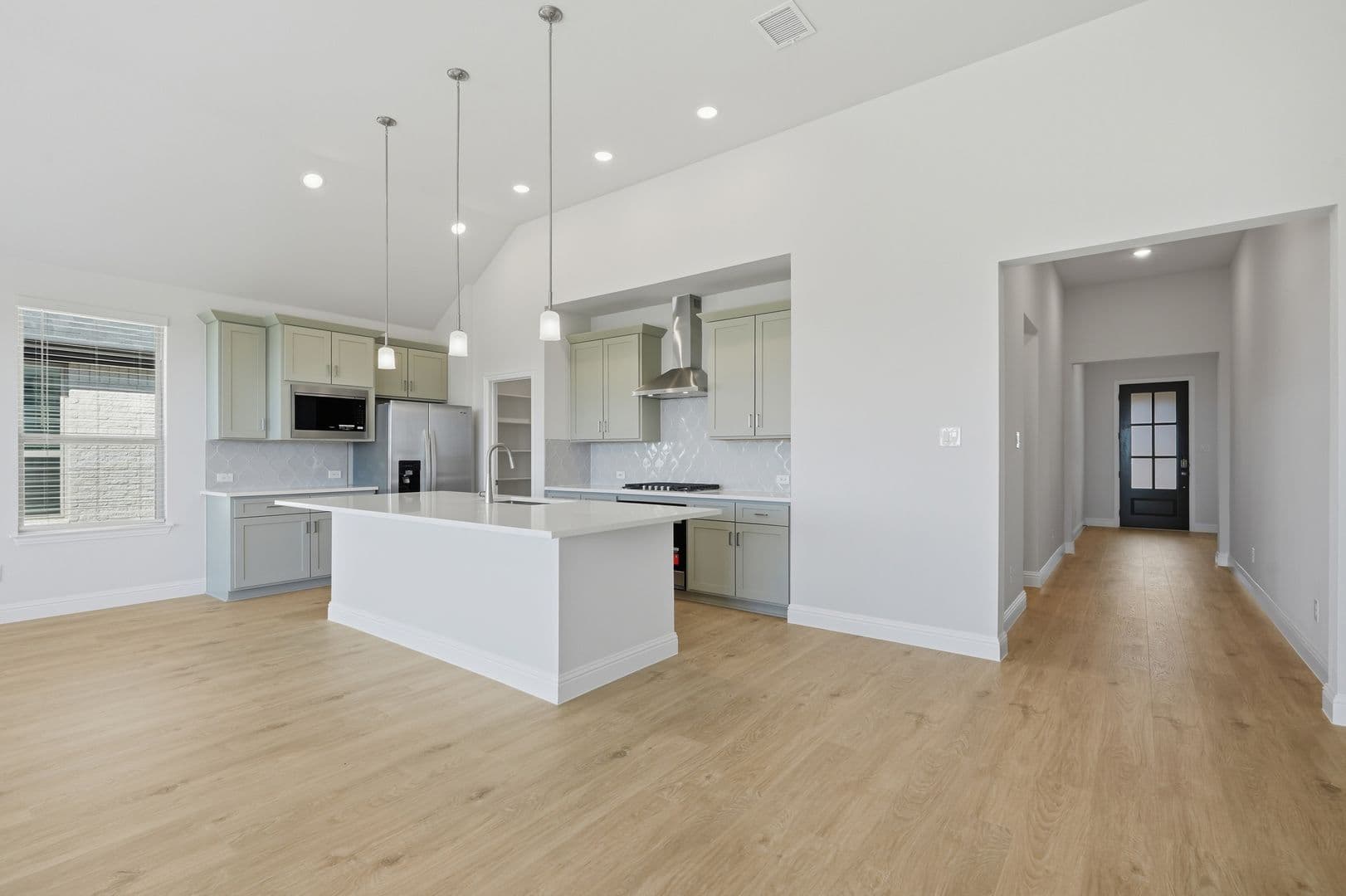 Celina House: 1916 Beeflower St