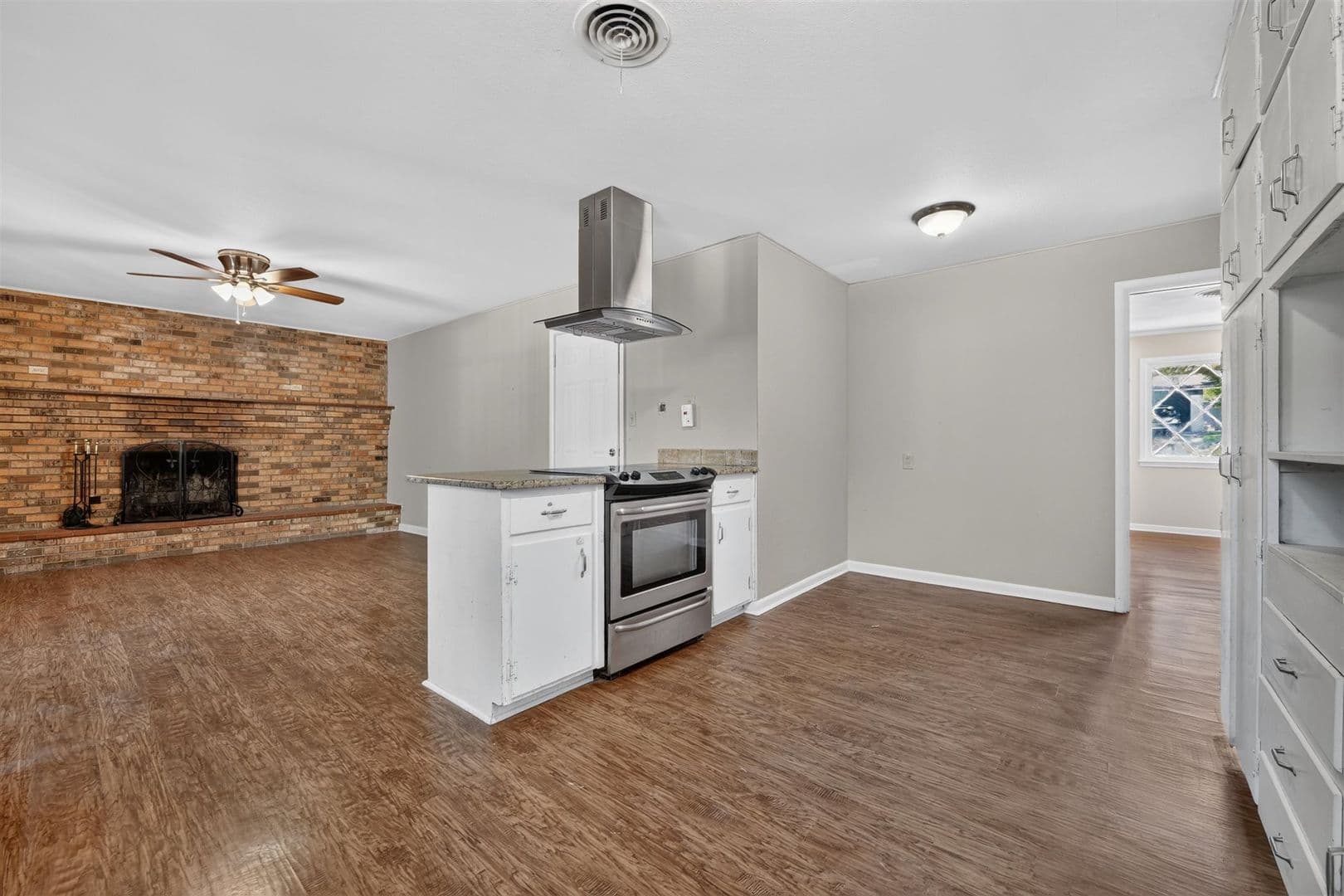Fort Worth House: 5900 Whitman Ave.