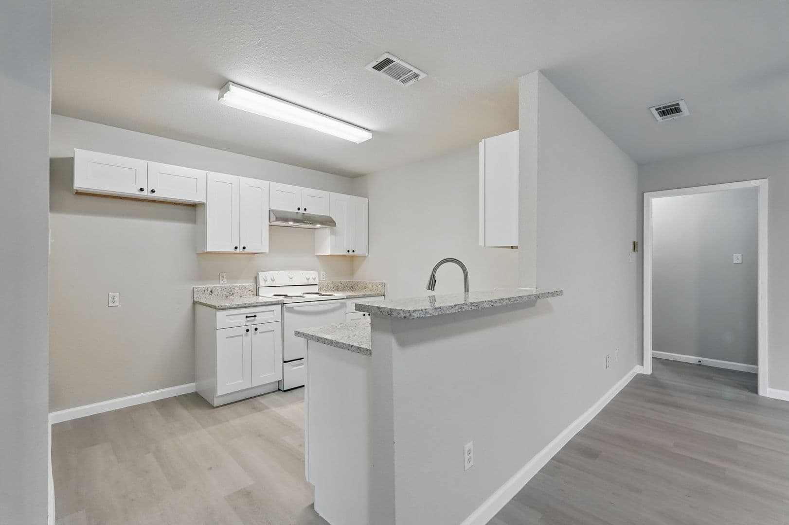 Lancaster House: 921 Potomac Dr