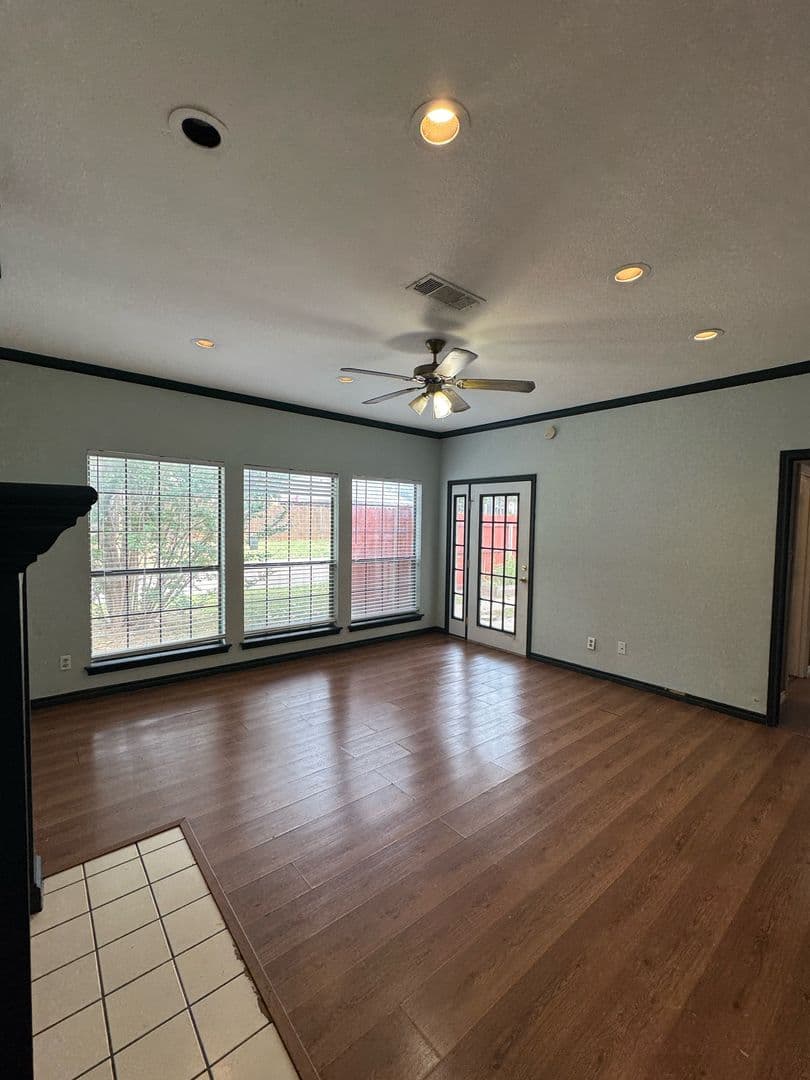 Denton House: 201 E Windsor Dr