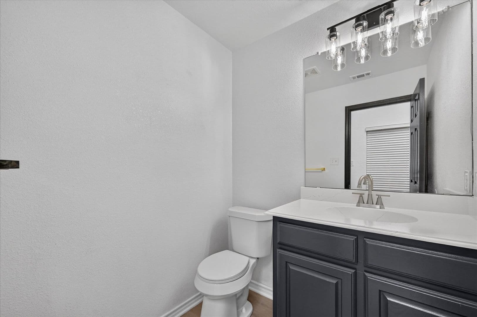 Dallas Apartment: 4050 Saint Christopher Ln
