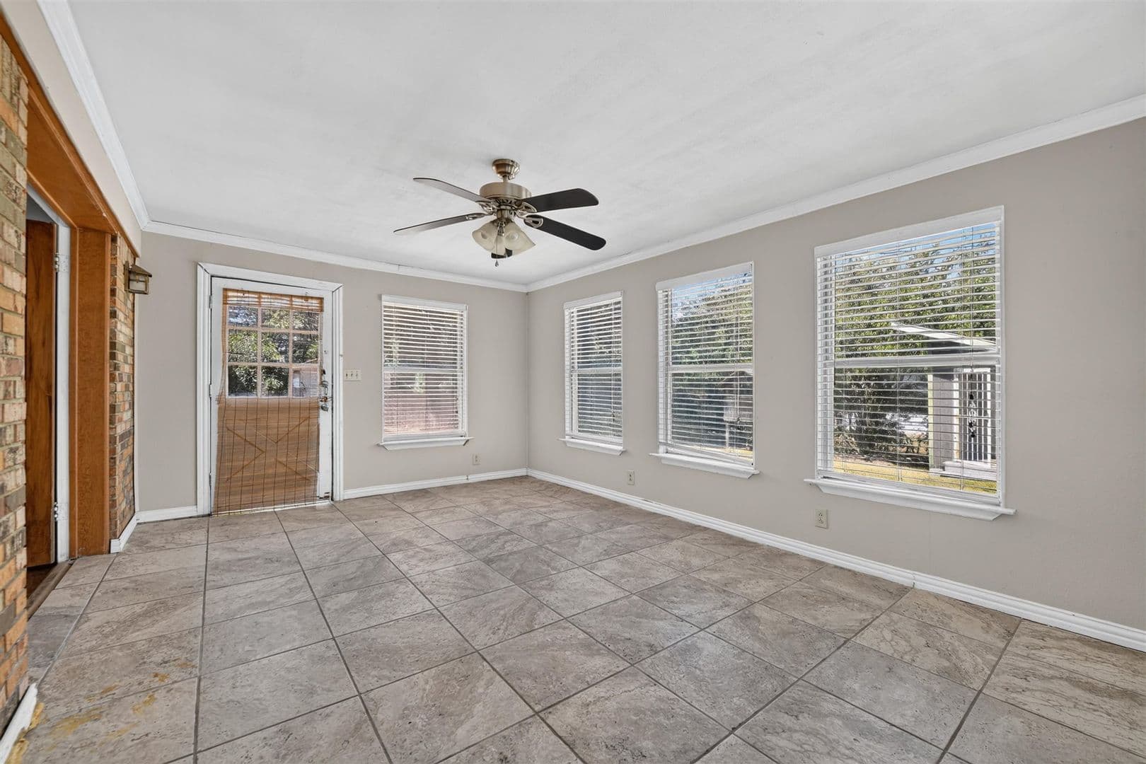 Fort Worth House: 5900 Whitman Ave.