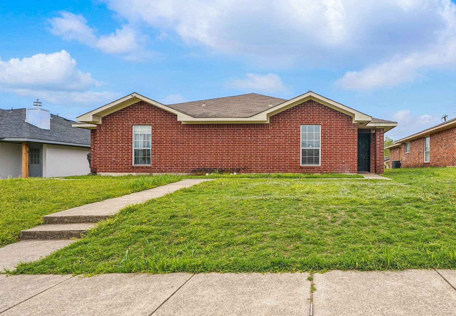 Lancaster House: 844 Potomac Dr