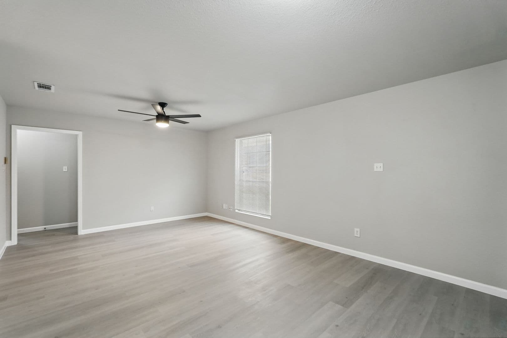 Lancaster House: 921 Potomac Dr