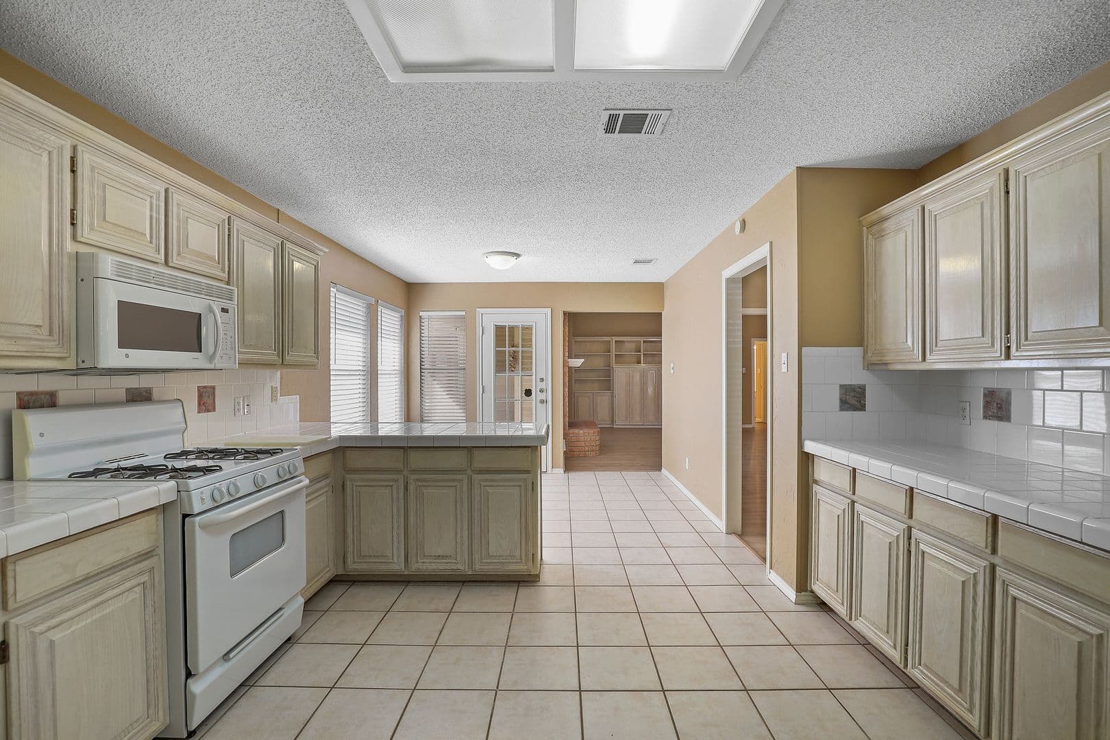 Southlake House: 3040 Flamingo Cir