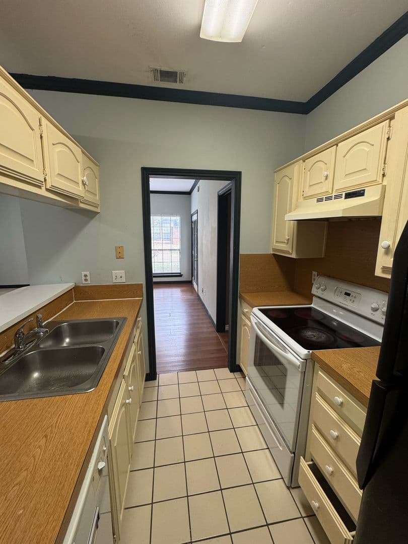 Denton House: 201 E Windsor Dr