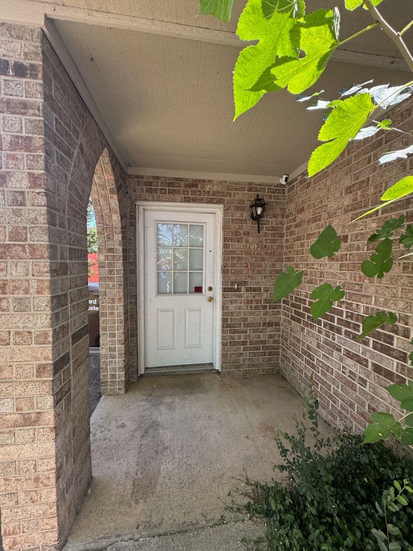 Denton House: 201 E Windsor Dr