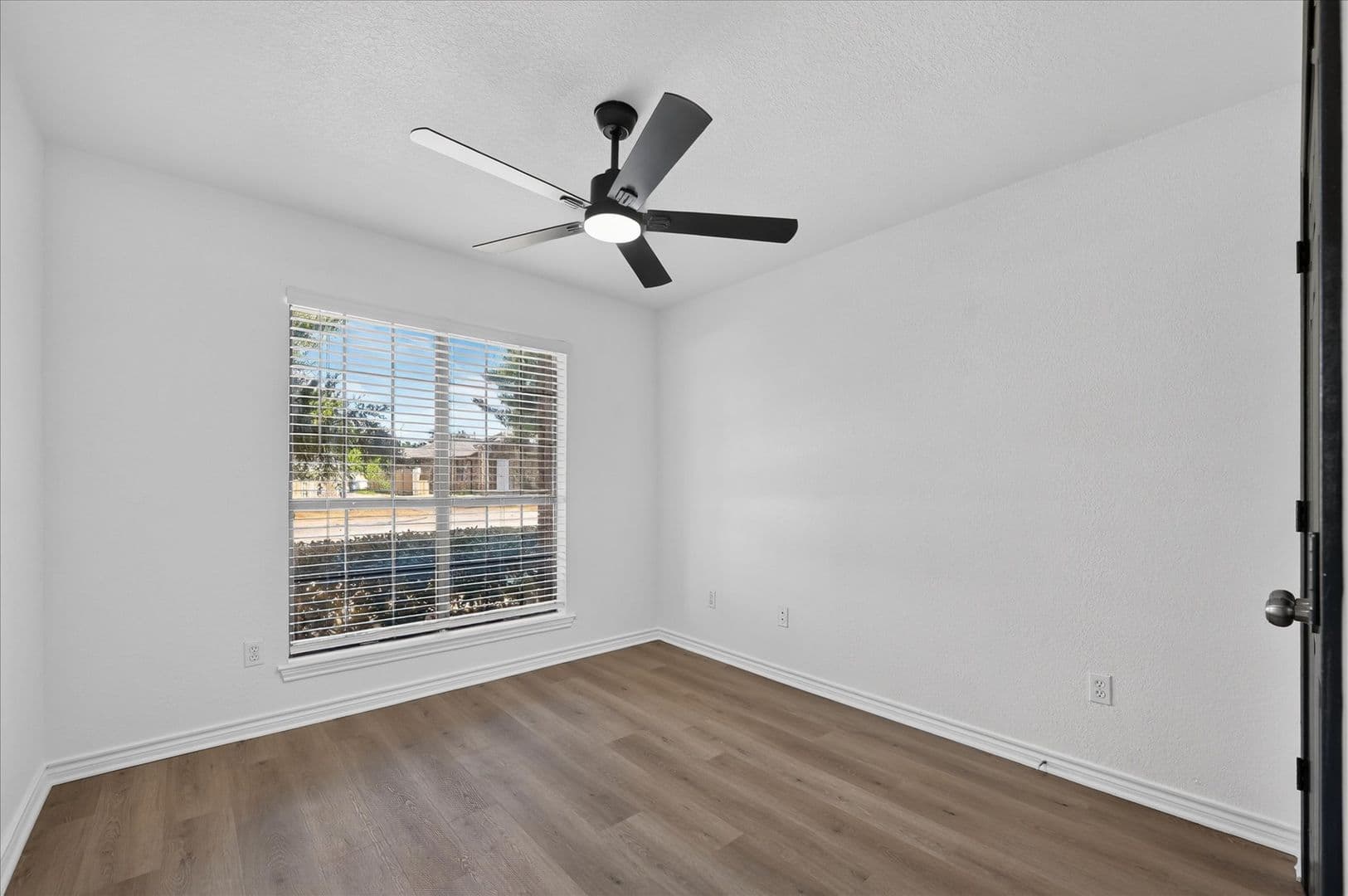 Dallas Apartment: 4050 Saint Christopher Ln