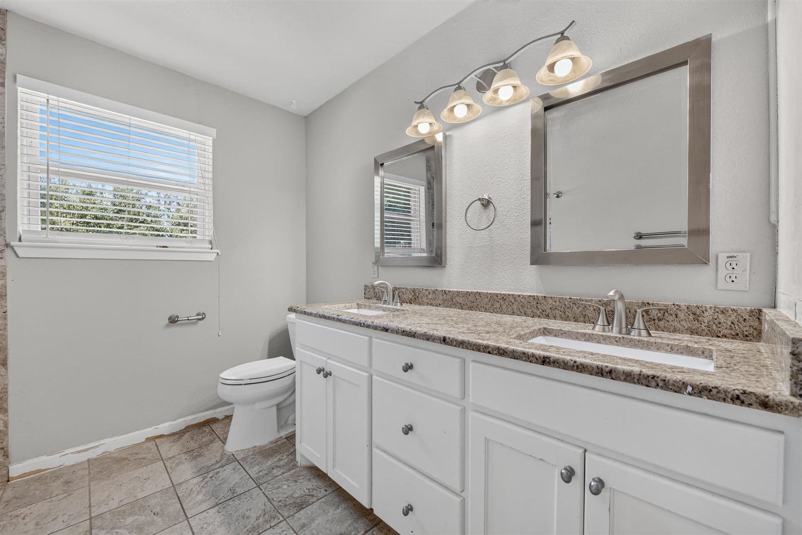 Fort Worth House: 5900 Whitman Ave.