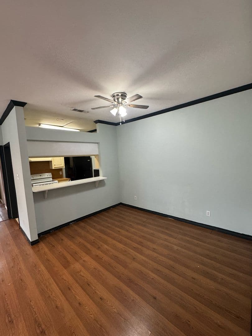 Denton House: 201 E Windsor Dr