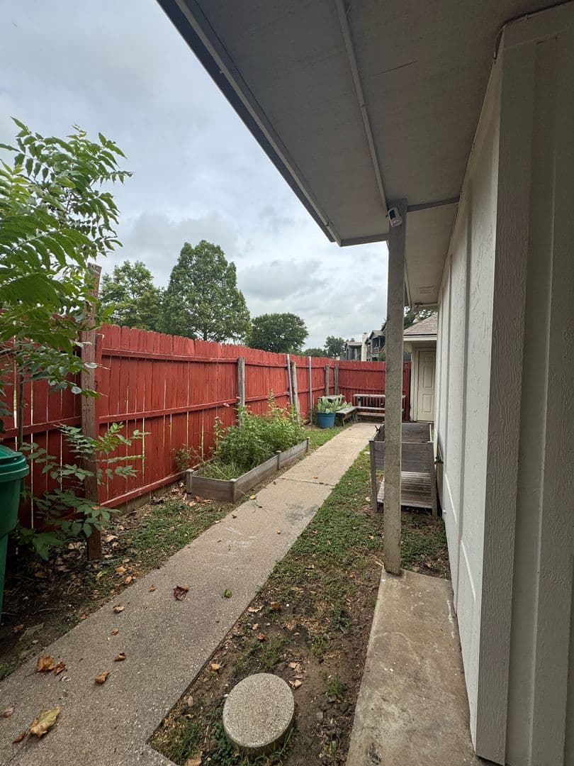 Denton House: 201 E Windsor Dr