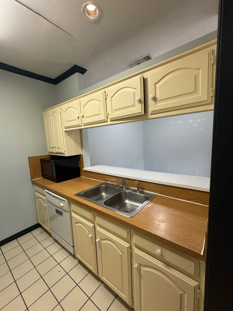 Denton House: 201 E Windsor Dr