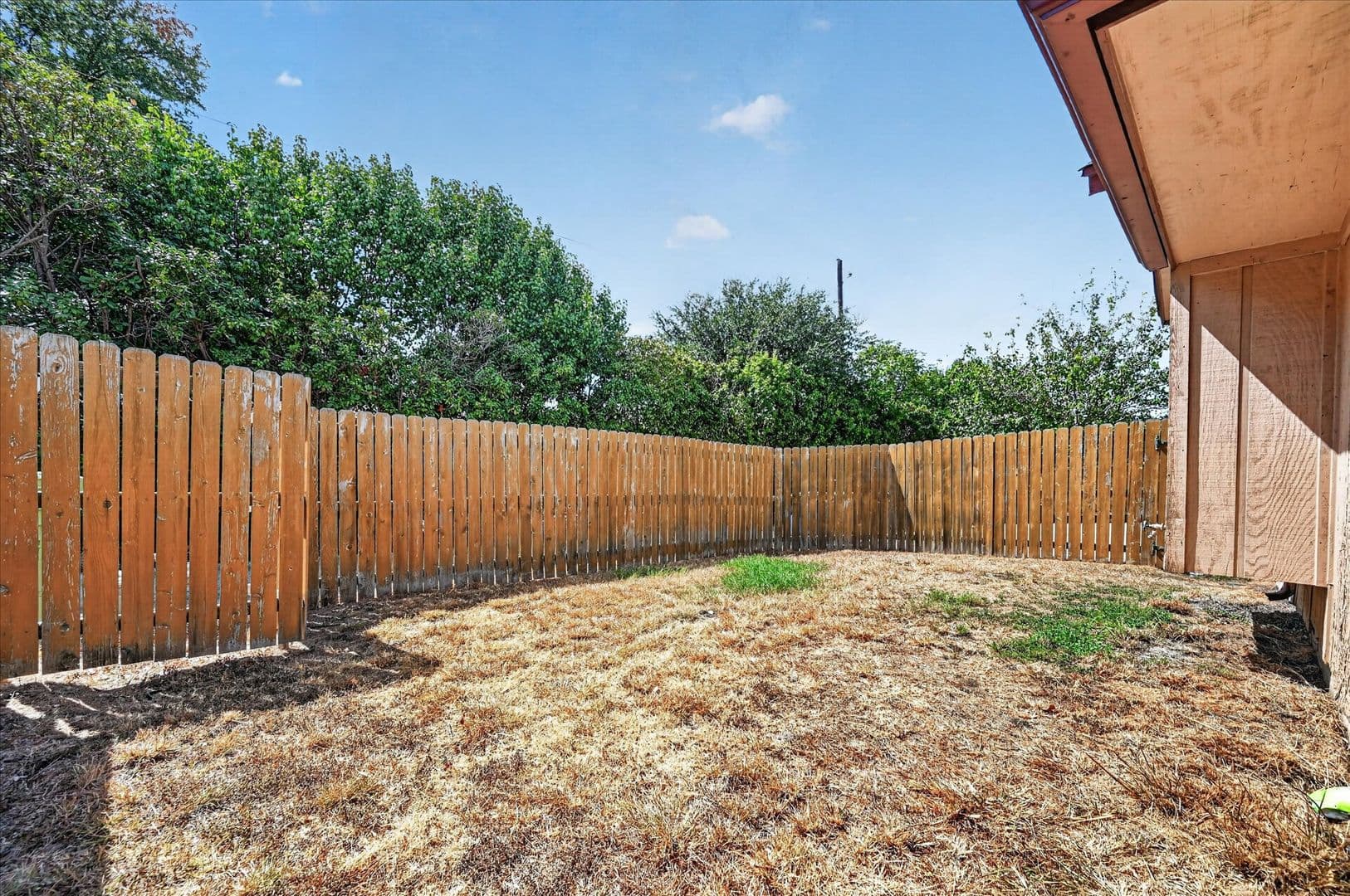 Dallas Apartment: 4050 Saint Christopher Ln