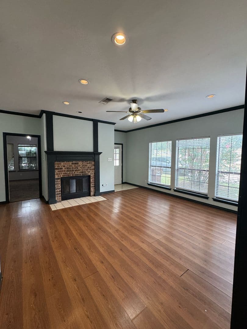 Denton House: 201 E Windsor Dr