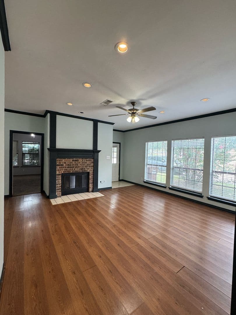 Denton House: 201 E Windsor Dr