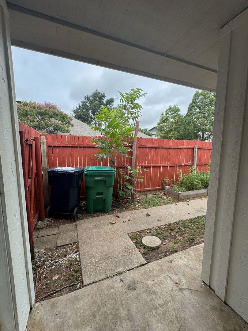 Denton House: 201 E Windsor Dr