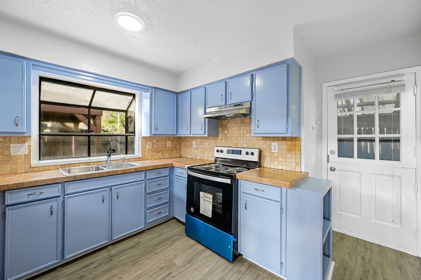 Lewisville House: 522 Hunters Glen St.