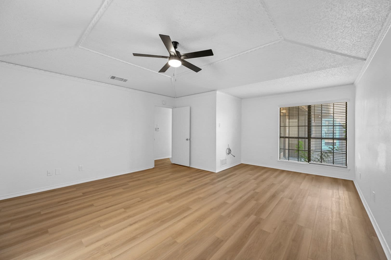 Dallas Apartment: 4007 Saint Christopher Lane