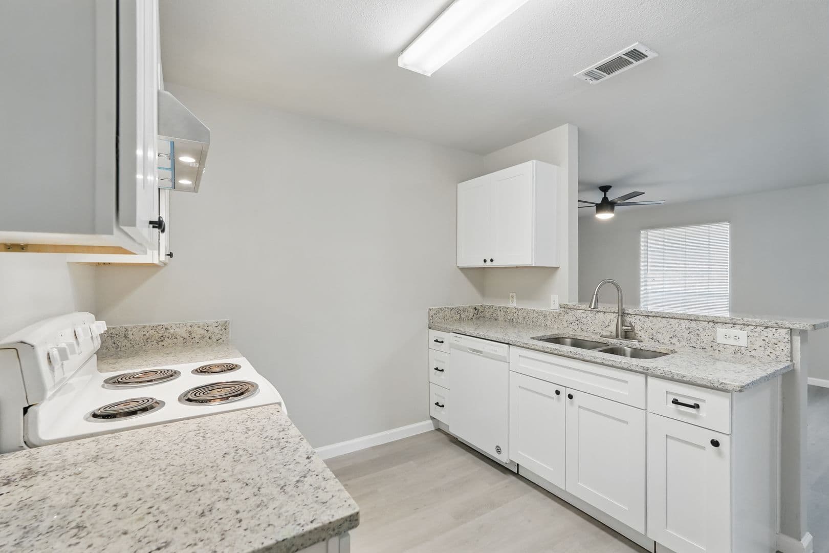 Lancaster House: 921 Potomac Dr