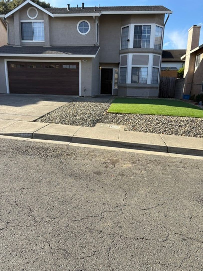 Vallejo House: 863 Basalt Drive
