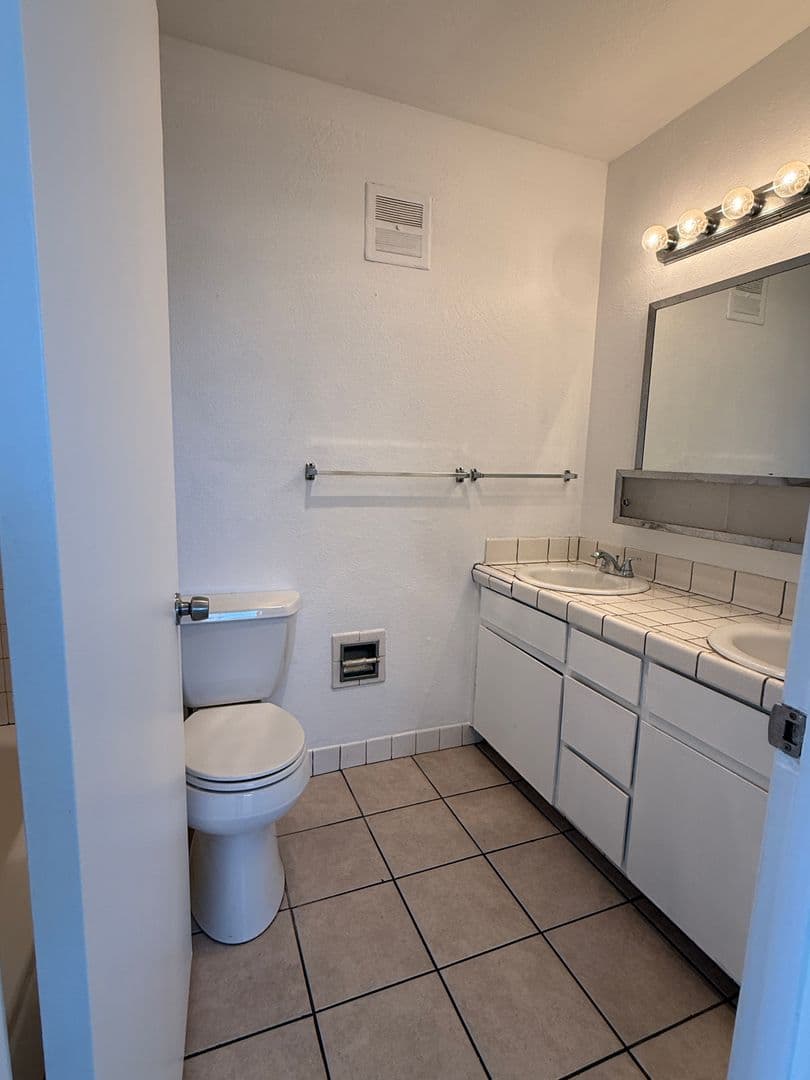 Vallejo Apartment: 1936 Sutter Street