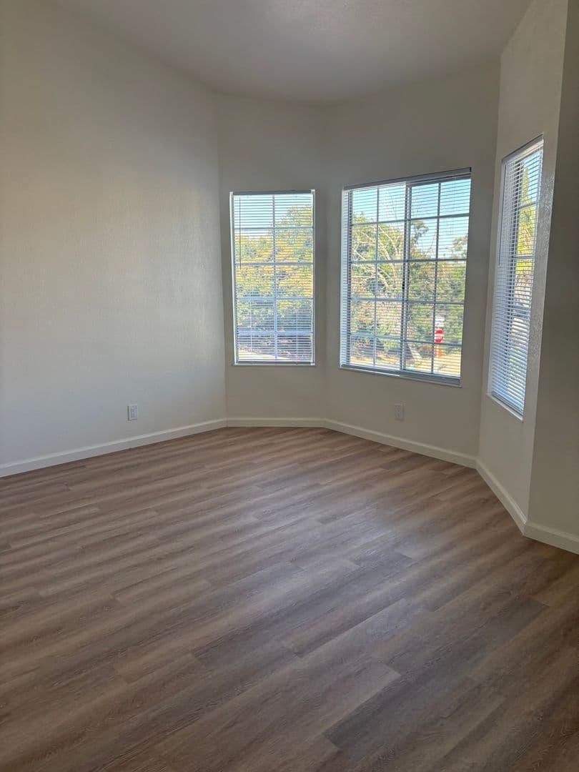 Vallejo House: 863 Basalt Drive