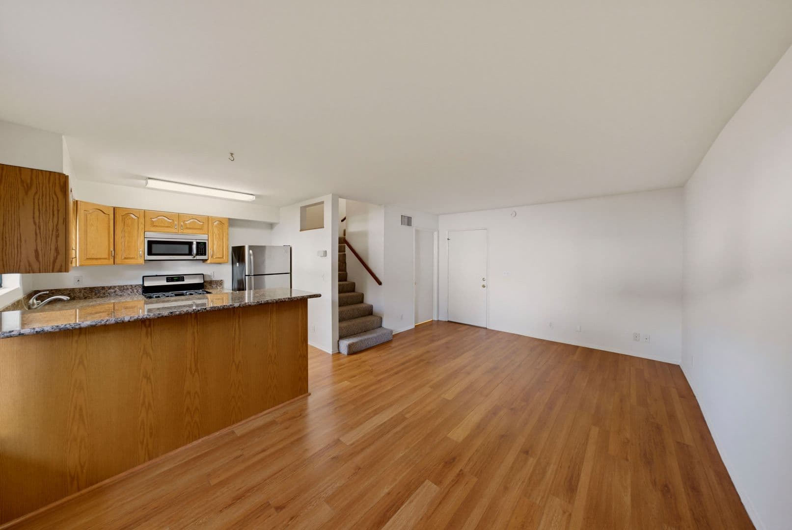 North Hollywood Apartment: 5018 Denny Ave
