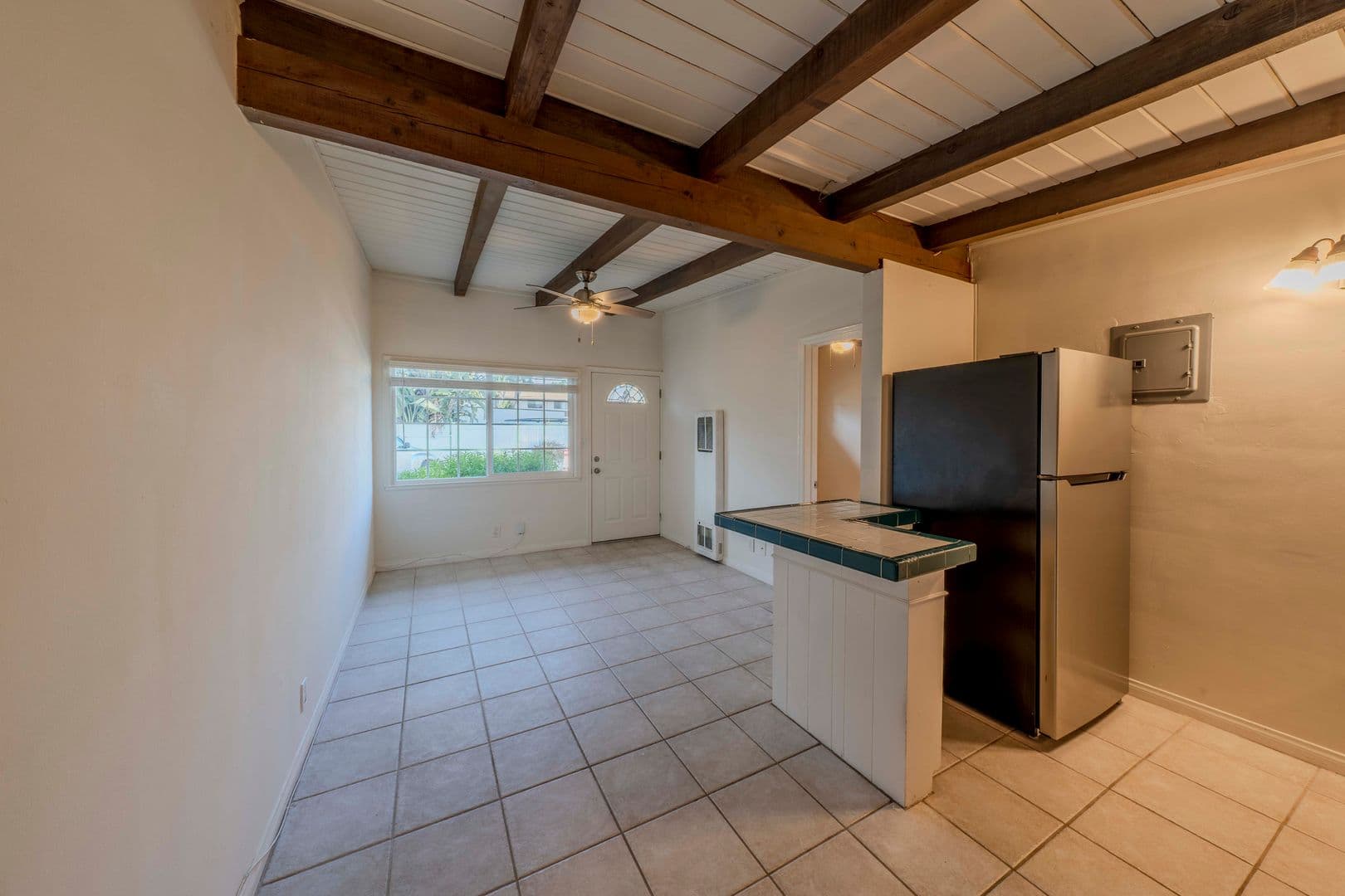 Costa Mesa Apartment: 130 East 20th Street