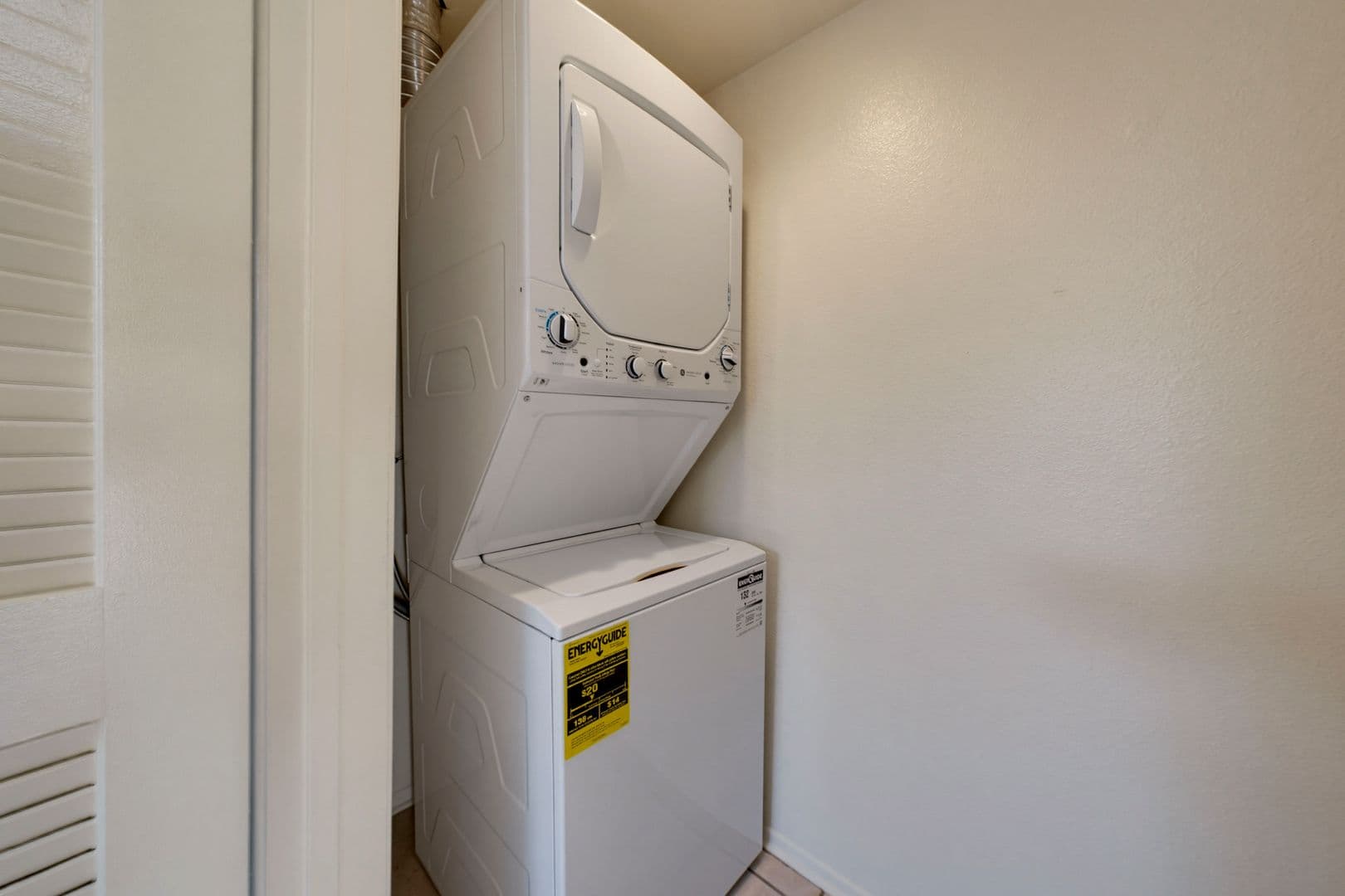 North Hollywood Apartment: 5038 Cahuenga Blvd
