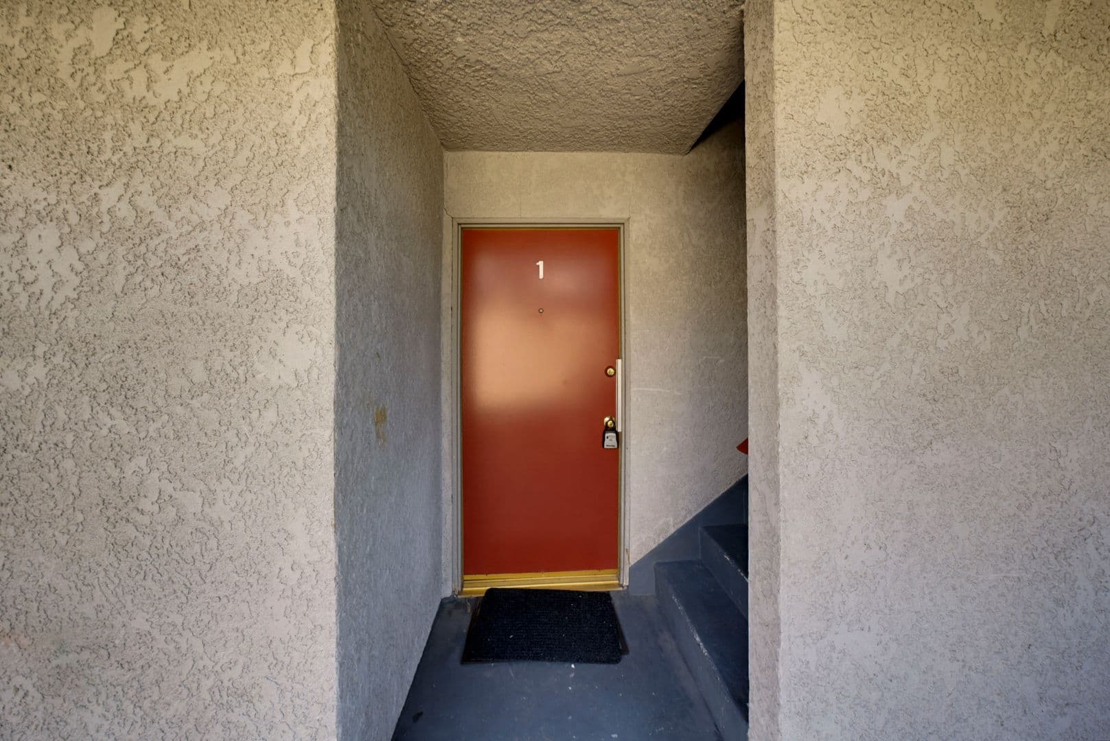 North Hollywood Apartment: 5038 Cahuenga Blvd