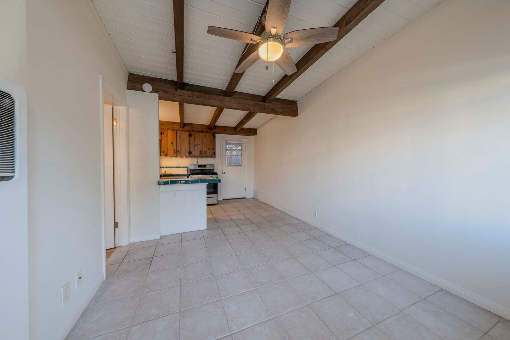 Costa Mesa Apartment: 130 East 20th Street