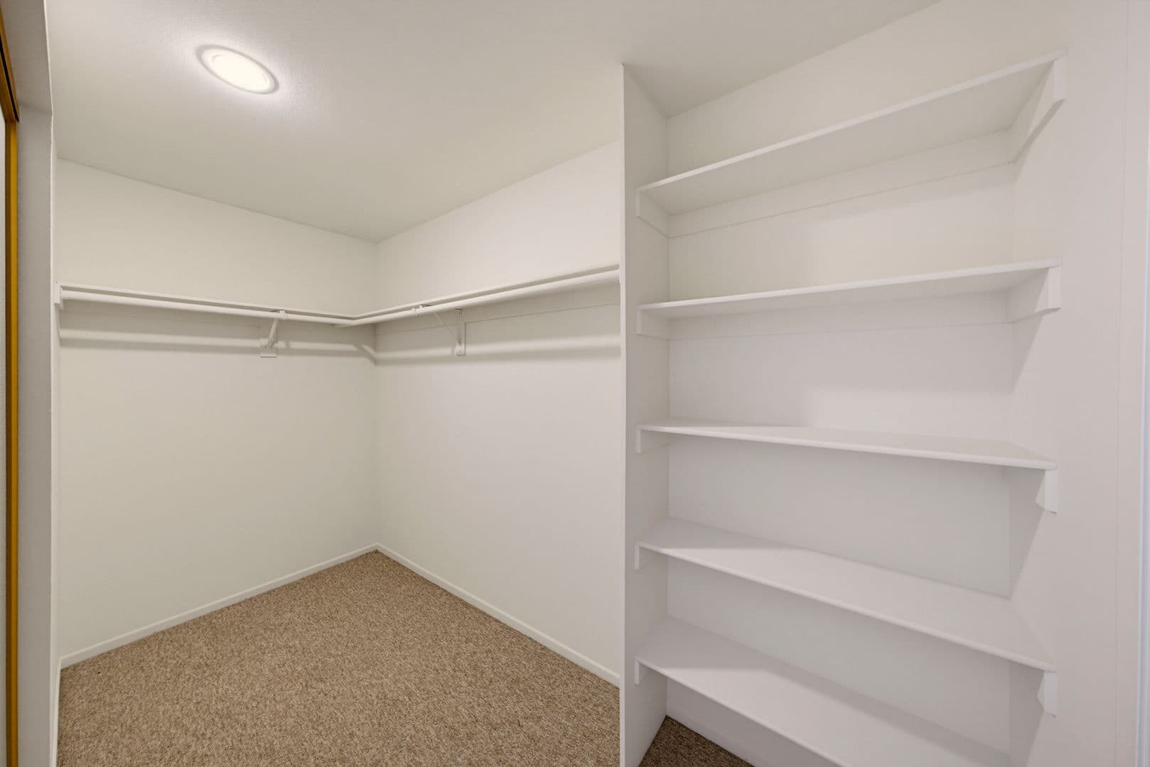 North Hollywood Apartment: 5018 Denny Ave