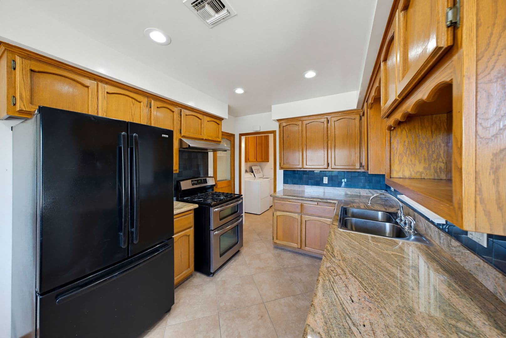 Montclair House: 5564 Princeton St