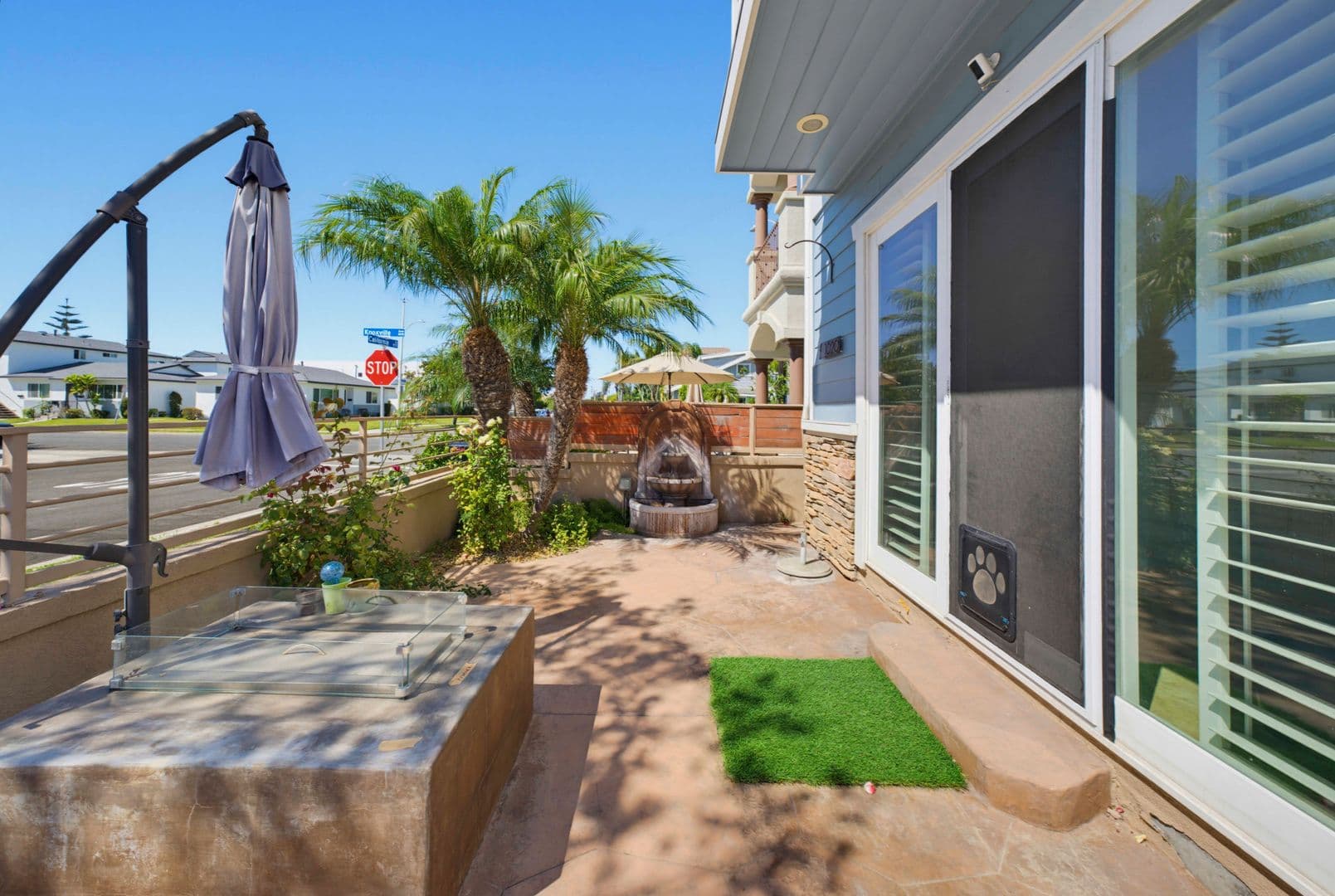 Huntington Beach House: 1020 California