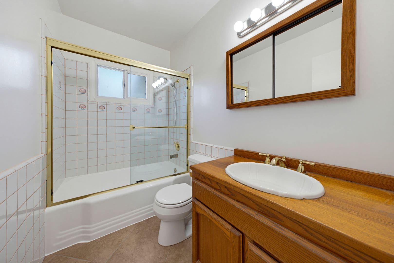 Montclair House: 5564 Princeton St